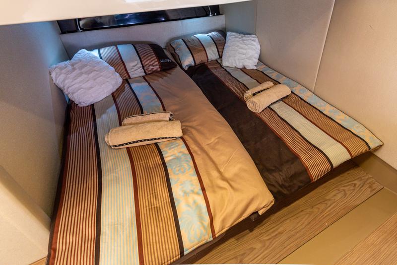 Book yachts online - motorboat - Sessa C38 - Lana - rent