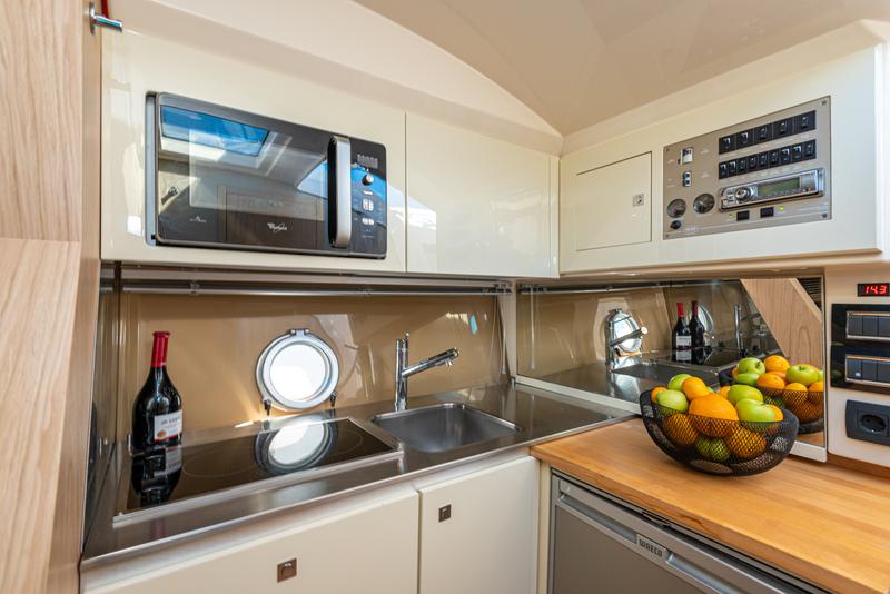 Book yachts online - motorboat - Sessa C35 - Ela - rent