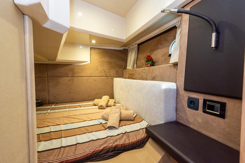 Book yachts online - motorboat - Sessa C35 - Ela - rent