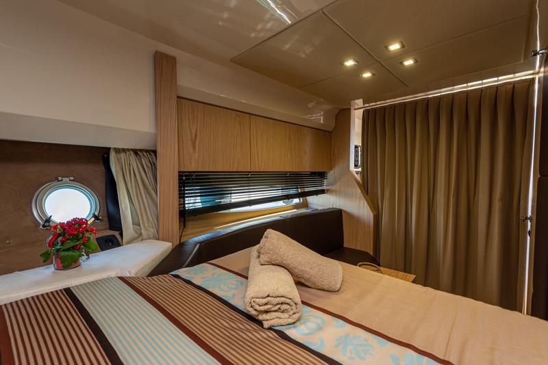 Book yachts online - motorboat - Sessa C35 - Ela - rent