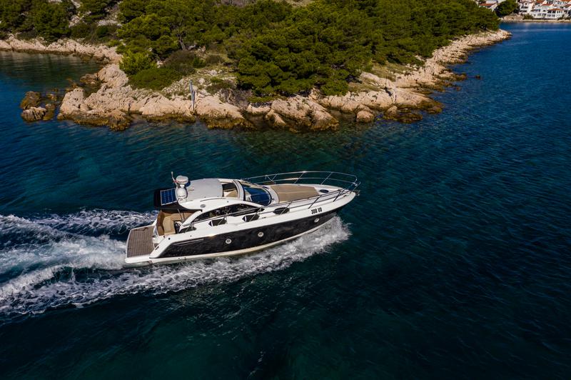 Book yachts online - motorboat - Sessa C35 - Ela - rent
