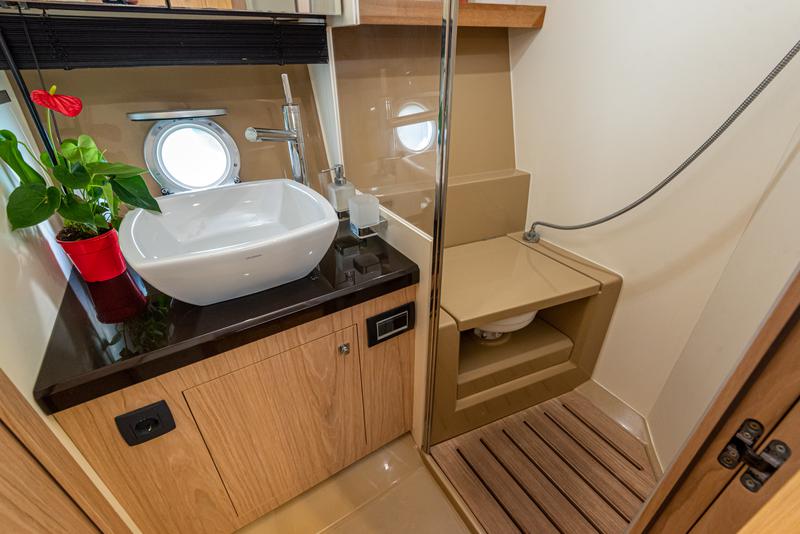 Book yachts online - motorboat - Sessa C35 - Ela - rent