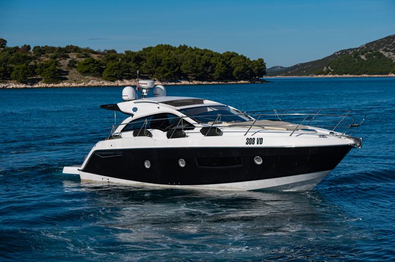 Book yachts online - motorboat - Sessa C35 - Ela - rent