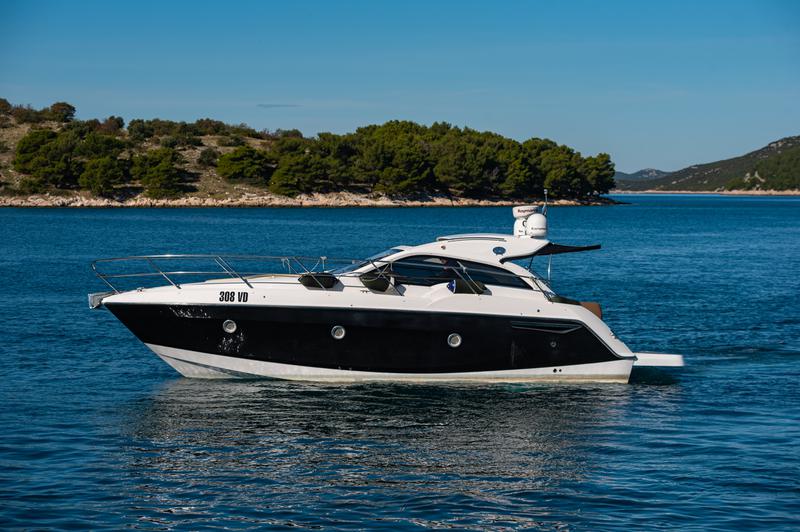 Book yachts online - motorboat - Sessa C35 - Ela - rent