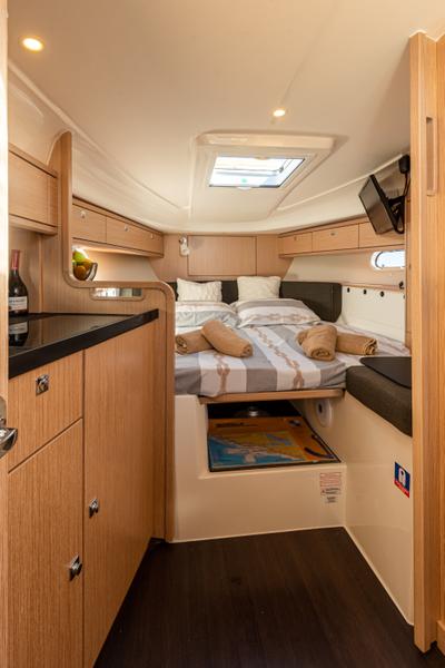Book yachts online - motorboat - Bavaria 29 Sport - Nena - rent