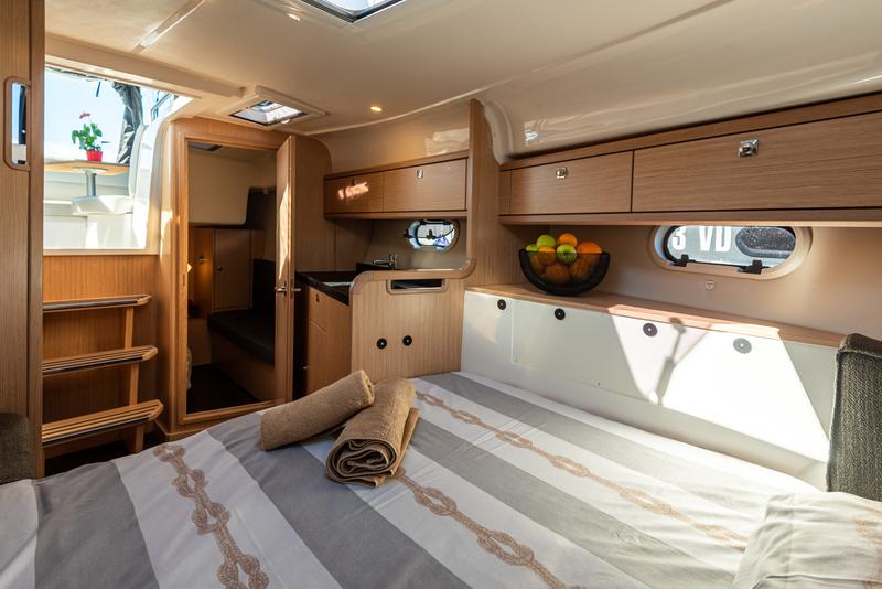 Book yachts online - motorboat - Bavaria 29 Sport - Nena - rent