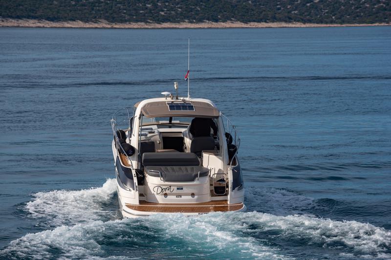 Book yachts online - motorboat - Bavaria 32 Sport - Dora - rent
