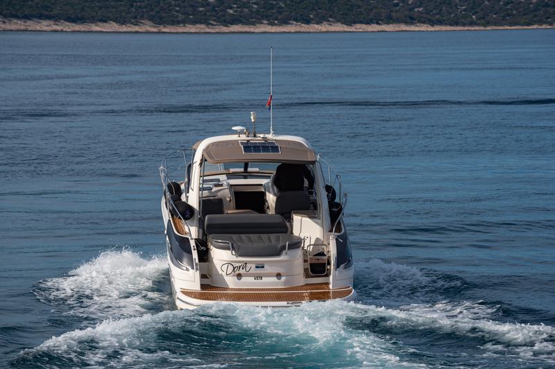Book yachts online - motorboat - Bavaria 32 Sport - Dora - rent