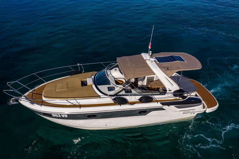 Book yachts online - motorboat - Bavaria 32 Sport - Dora - rent