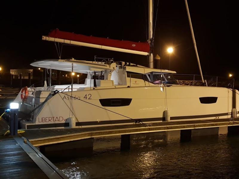 Book yachts online - catamaran - Astréa 42 - Libertad VII - rent