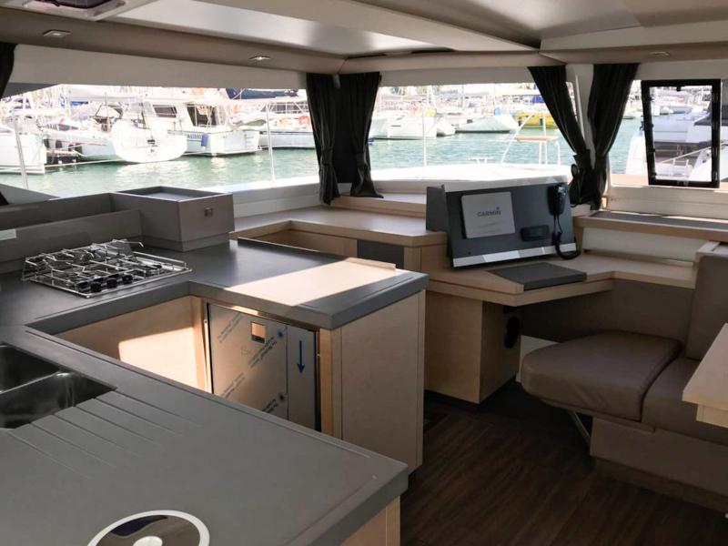 Book yachts online - catamaran - Astréa 42 - Grace - rent