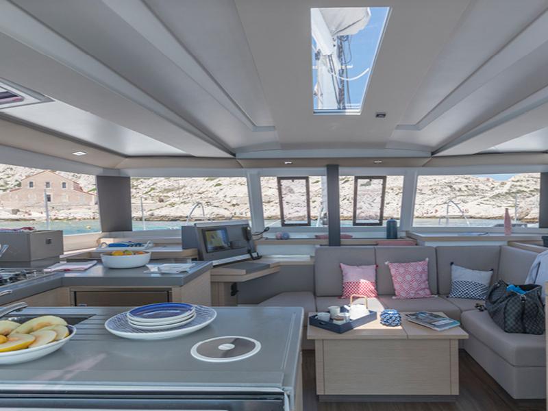 Book yachts online - catamaran - Astréa 42 - Grace - rent