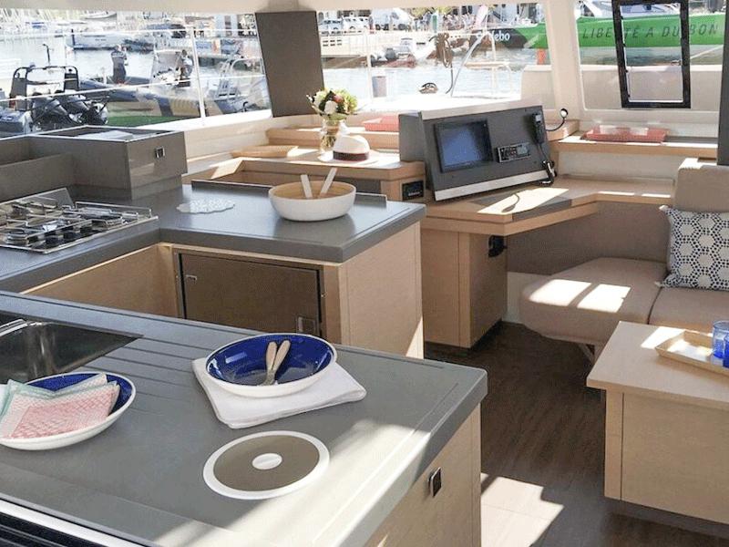 Book yachts online - catamaran - Astréa 42 - Grace - rent