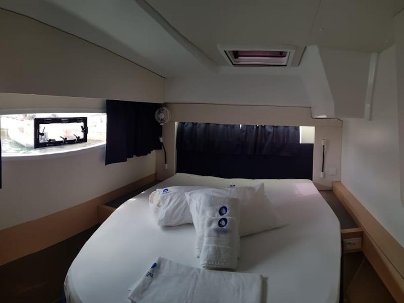 Book yachts online - catamaran - Astréa 42 - Grace - rent