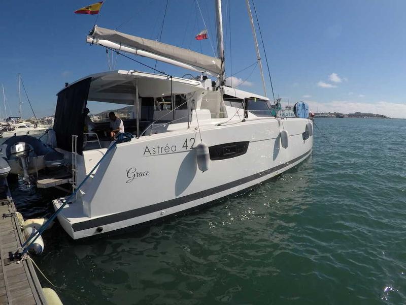 Book yachts online - catamaran - Astréa 42 - Grace - rent