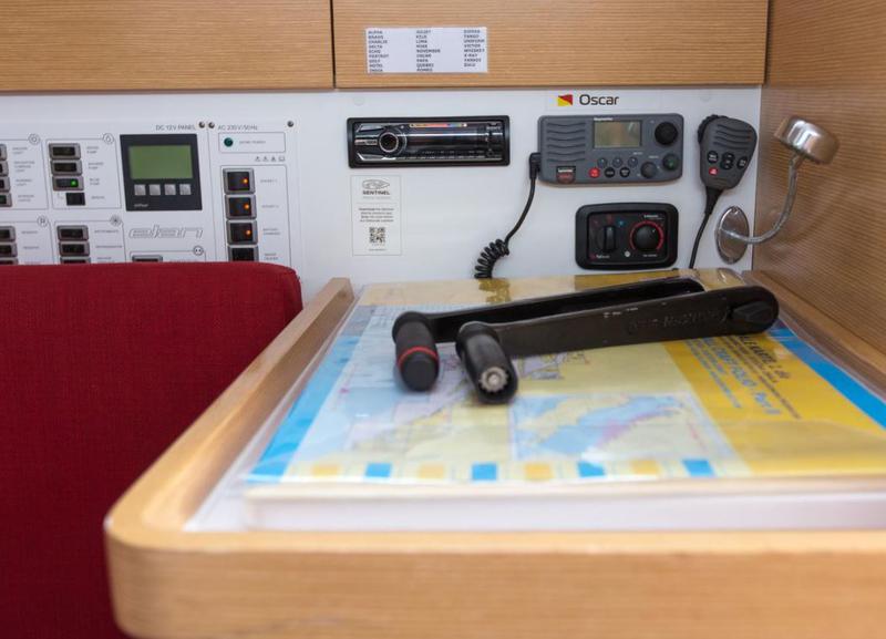 Book yachts online - sailboat - Elan 350 - OSCAR - rent