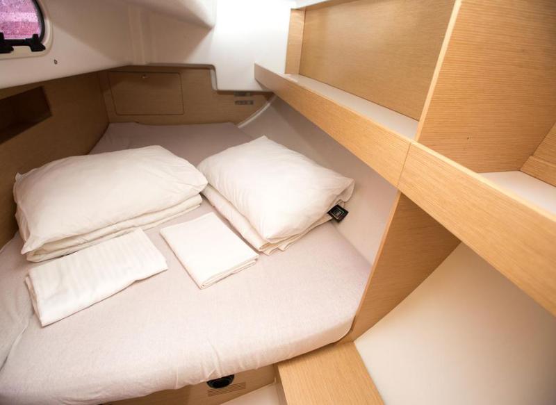 Book yachts online - sailboat - Elan 350 - OSCAR - rent
