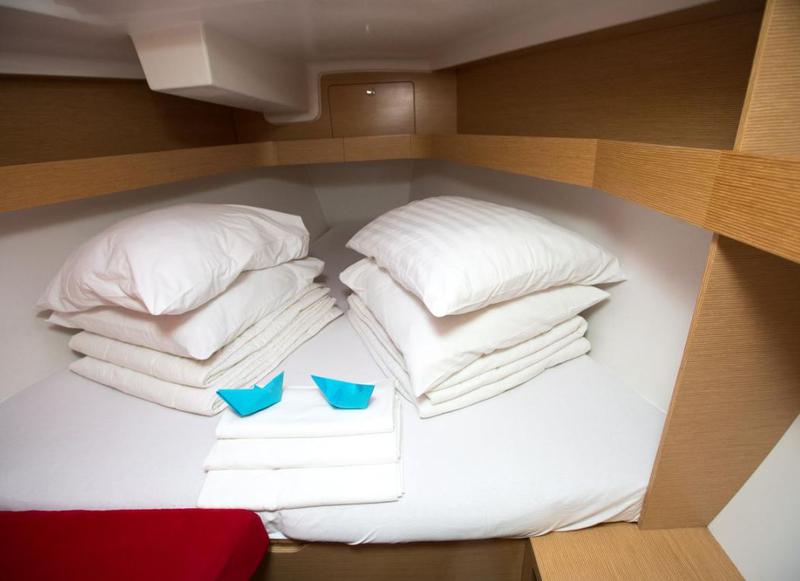 Book yachts online - sailboat - Elan 350 - OSCAR - rent