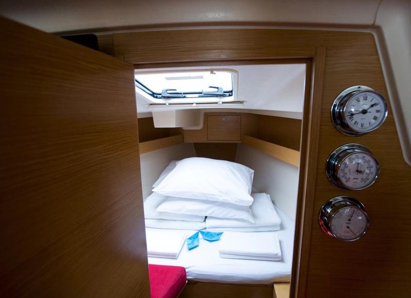 Book yachts online - sailboat - Elan 350 - SIERRA - rent