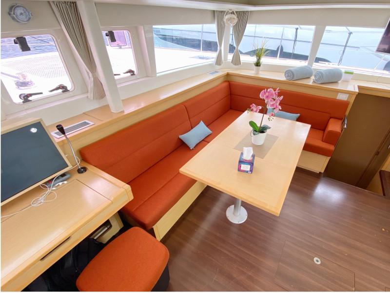 Book yachts online - catamaran - Lagoon 450  Flybridge - Marla - rent