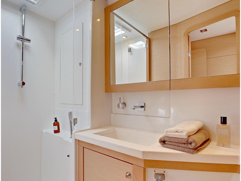 Book yachts online - catamaran - Lagoon 450  Flybridge - Marla - rent