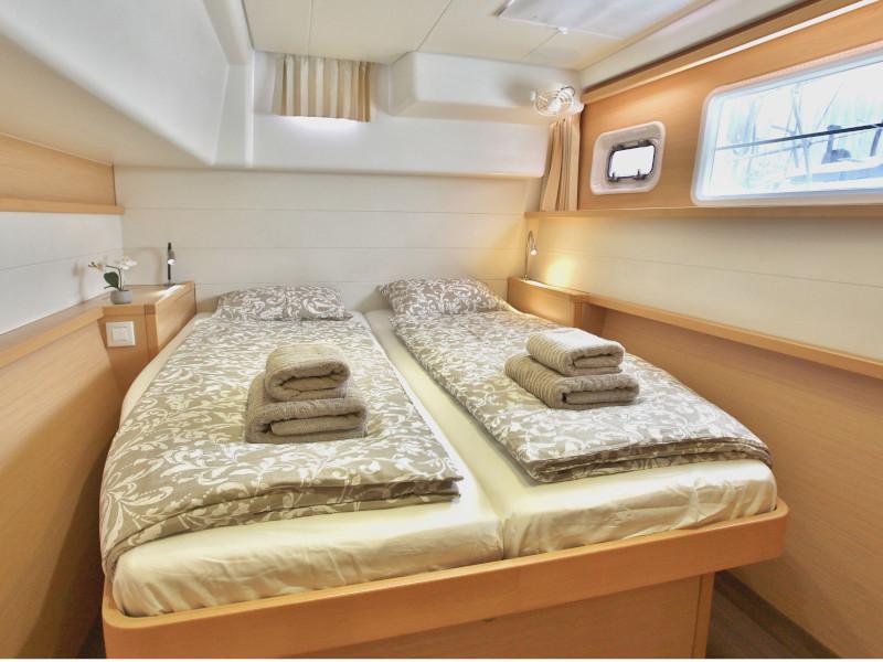 Book yachts online - catamaran - Lagoon 450  Flybridge - Marla - rent