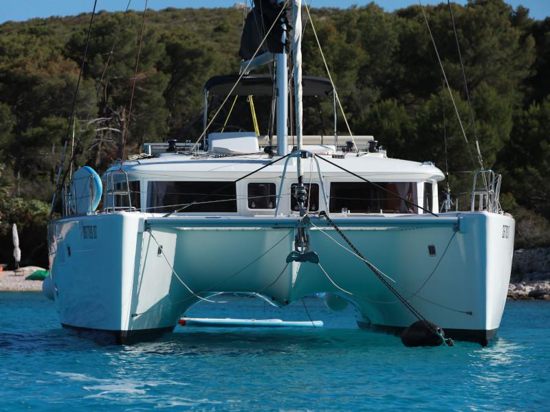Book yachts online - catamaran - Lagoon 450  Flybridge - Marla - rent