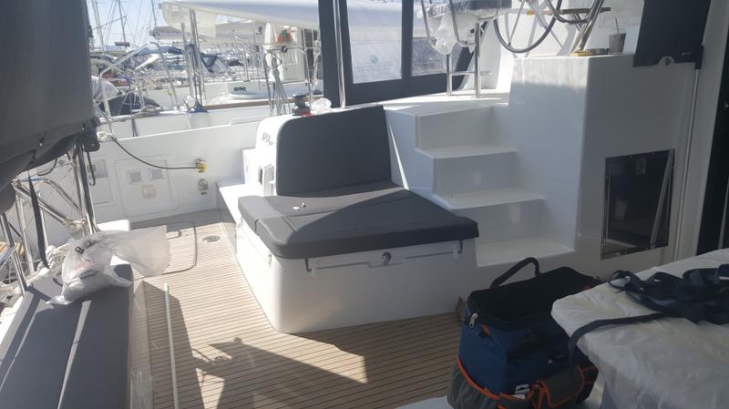 Book yachts online - catamaran - Lagoon 42 - Aria - rent