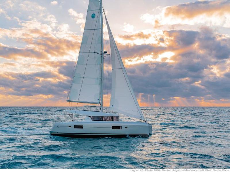 Book yachts online - catamaran - Lagoon 42 - Aria - rent