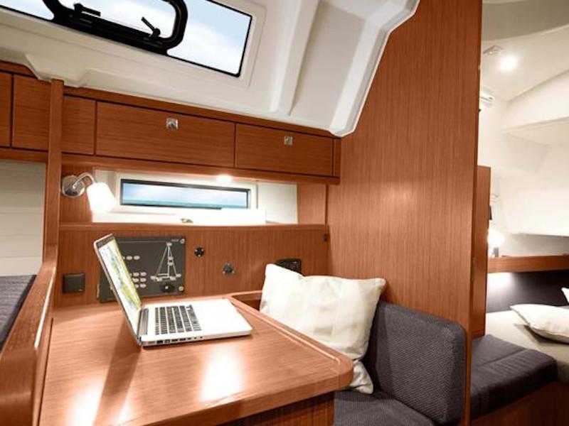 Book yachts online - sailboat - Bavaria 41 - SR V - rent