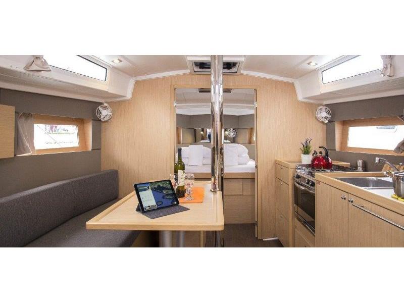 Book yachts online - sailboat - Oceanis 38.1 - BELLAGIO - rent