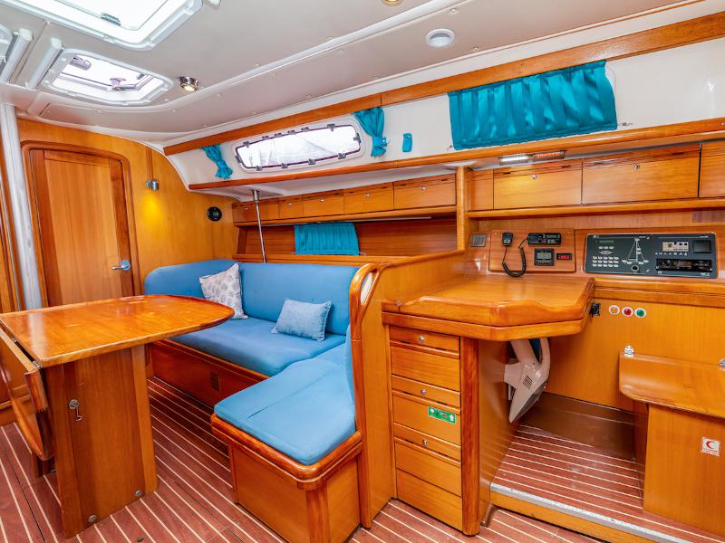 Book yachts online - sailboat - Bavaria 38 Cruiser - Mavi Ada - rent