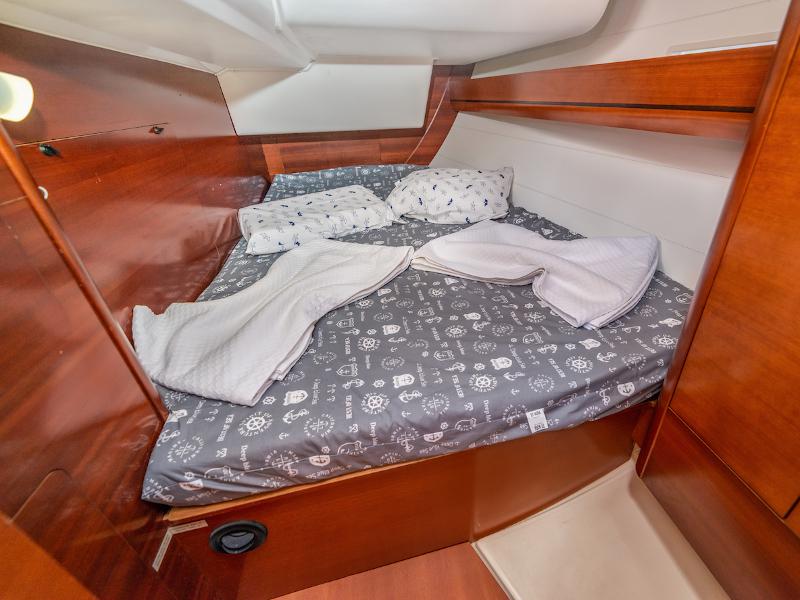 Book yachts online - sailboat - Dufour 405 Grand Large - Nora - rent