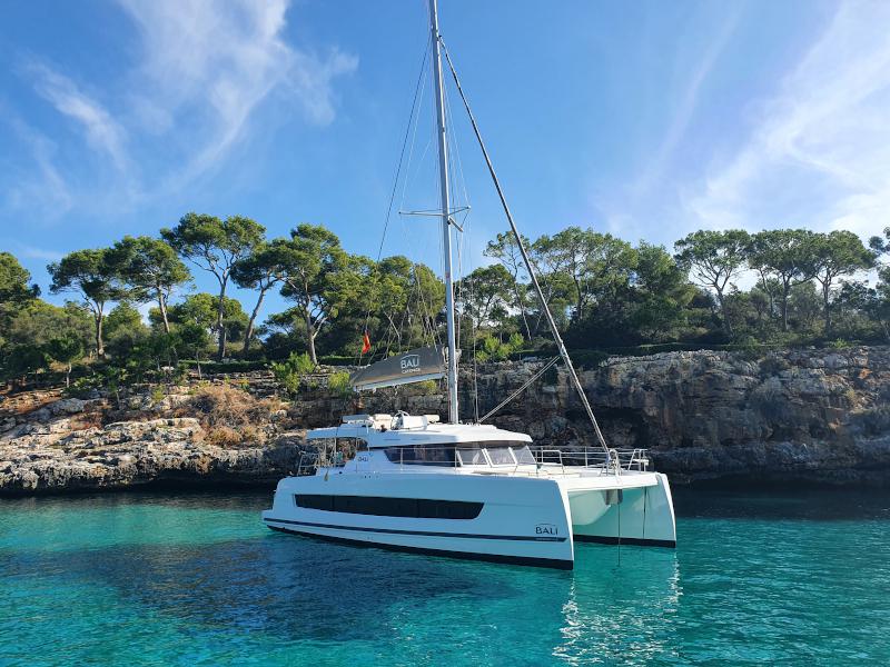 Book yachts online - catamaran - Bali Catspace - Makani I - rent