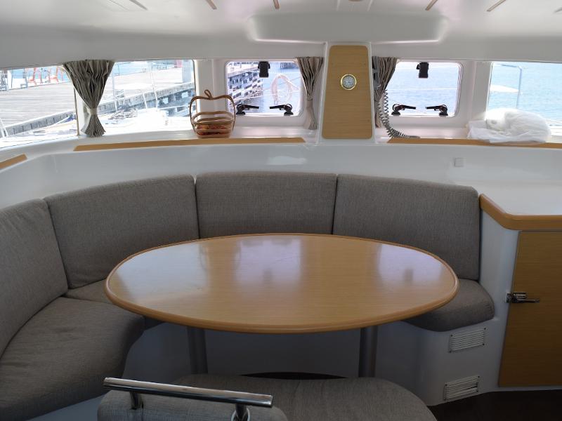 Book yachts online - catamaran - Lagoon 380 - Xenia - rent