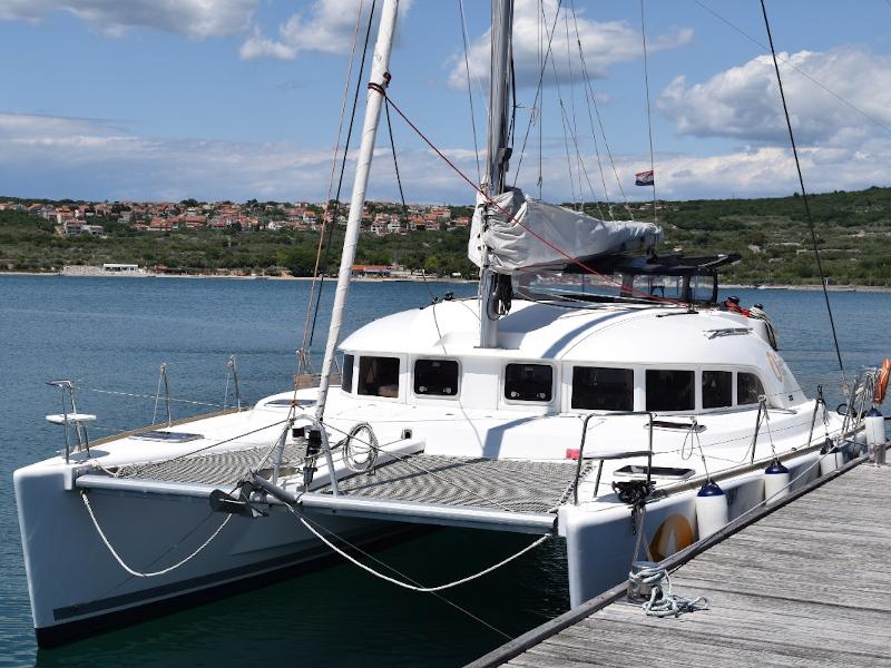 Book yachts online - catamaran - Lagoon 380 - Xenia - rent