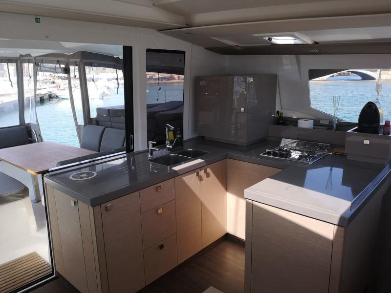 Book yachts online - catamaran - Astréa 42 - My Island - rent