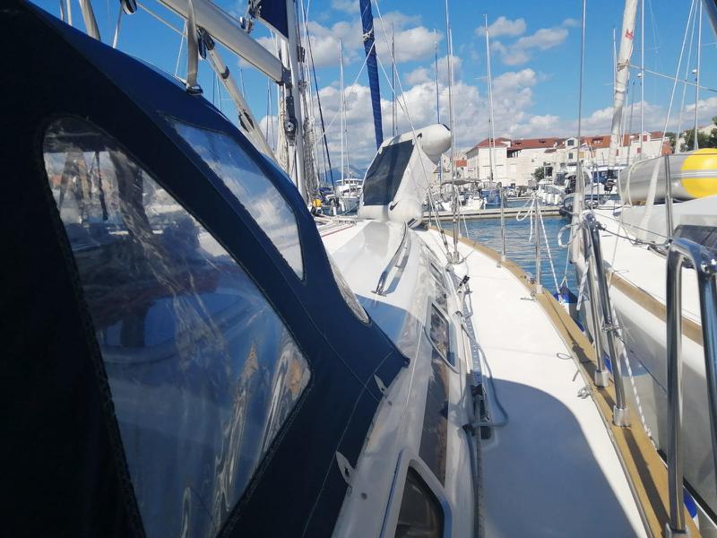 Book yachts online - sailboat - Bavaria 44 - Scorpion - rent