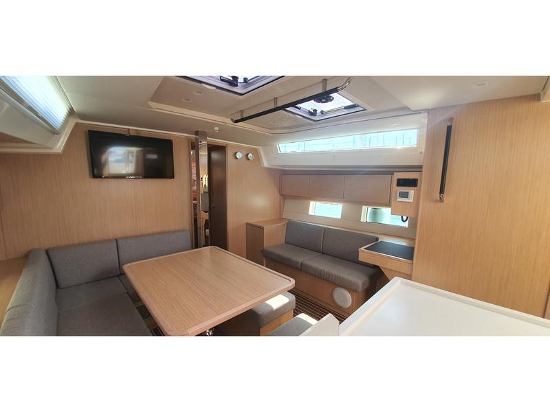 Book yachts online - sailboat - Bavaria C45 Style - Whisper - rent