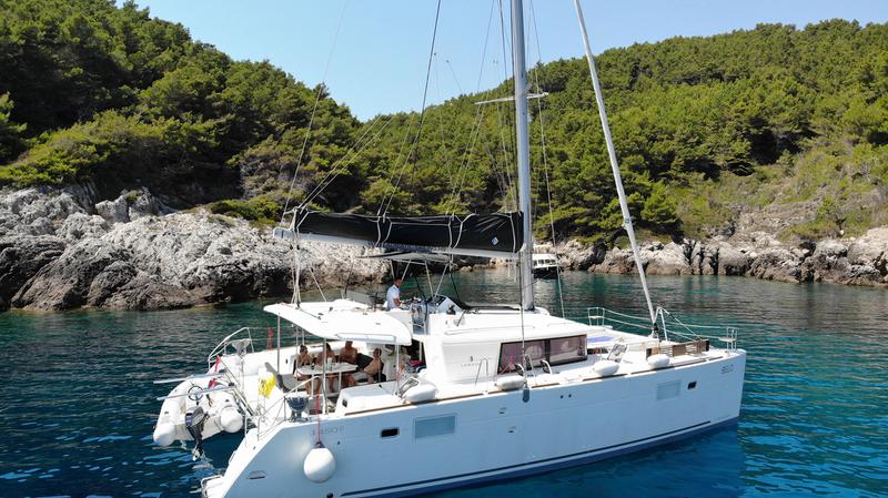 Book yachts online - catamaran - Lagoon 450  F - BELO - rent