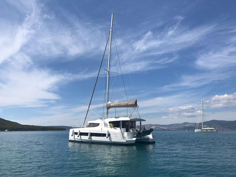 Book yachts online - catamaran - Bali 4.8 - BAŠA - rent