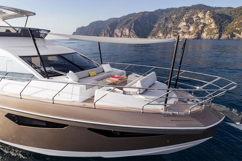 Book yachts online - motorboat - Azimut 60 - ALUMINIA - rent