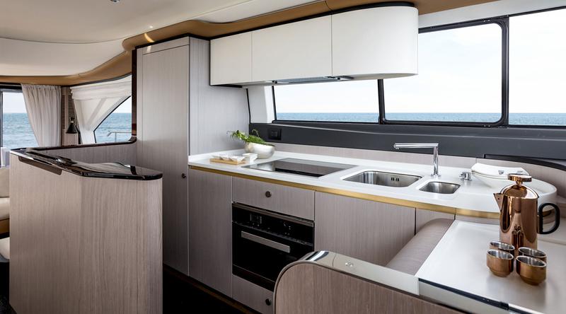 Book yachts online - motorboat - Azimut 60 - ALUMINIA - rent