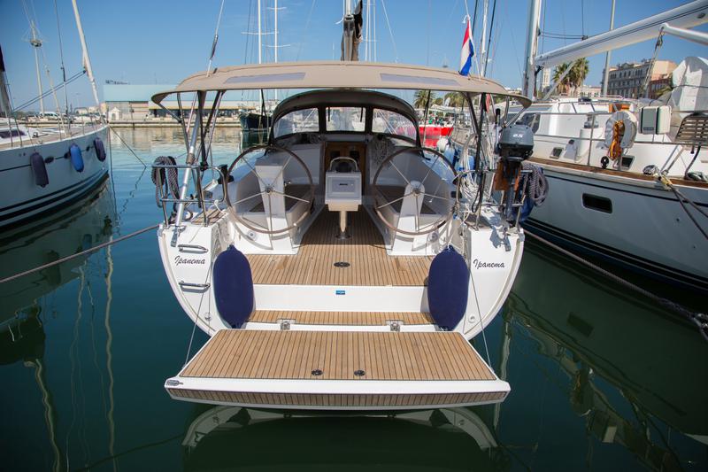 Book yachts online - sailboat - Bavaria Cruiser 41 - Ipanema - rent