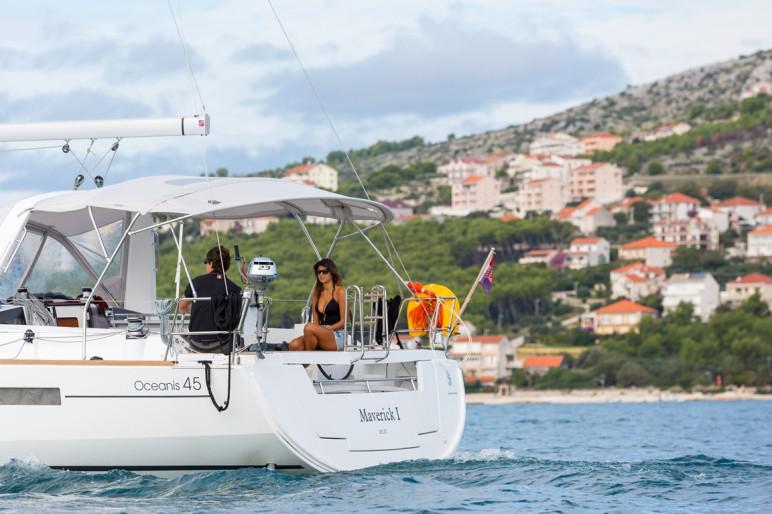 Book yachts online - sailboat - Beneteau Oceanis 45 - Maverick - rent