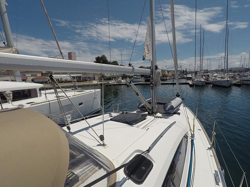 Book yachts online - sailboat - Elan 40 Impression - Silente - Bowthruster, webasto heating, large swimming platform, roll main sail - rent