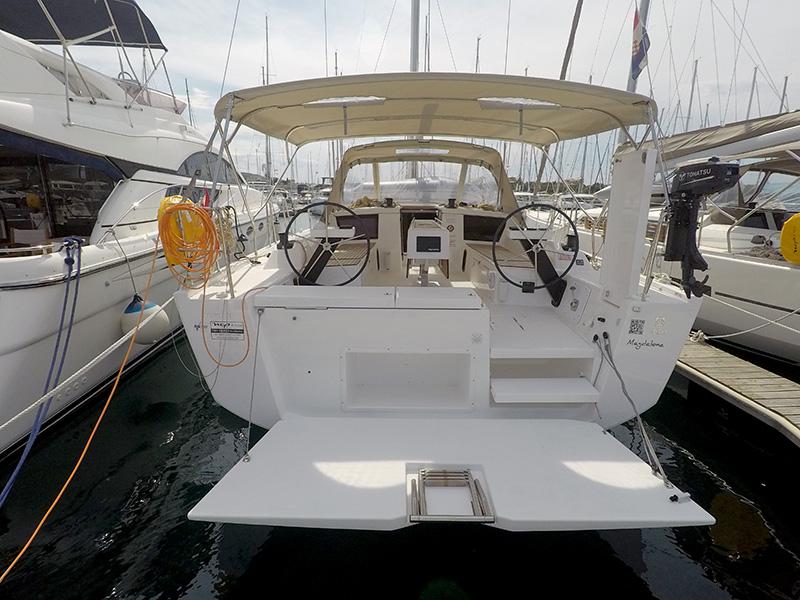 Book yachts online - sailboat - Dufour 430 GL - Magdalena - rent