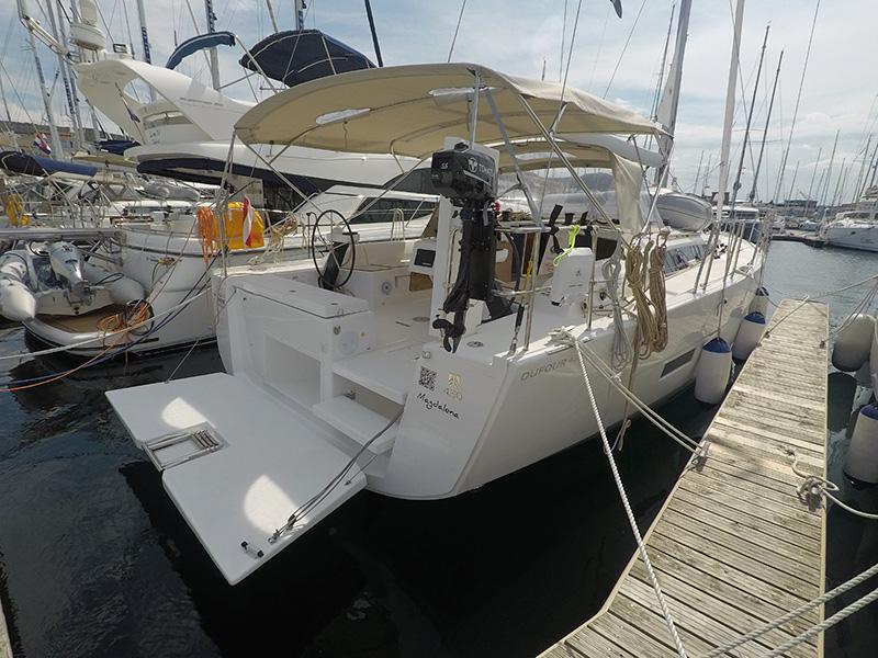 Book yachts online - sailboat - Dufour 430 GL - Magdalena - rent