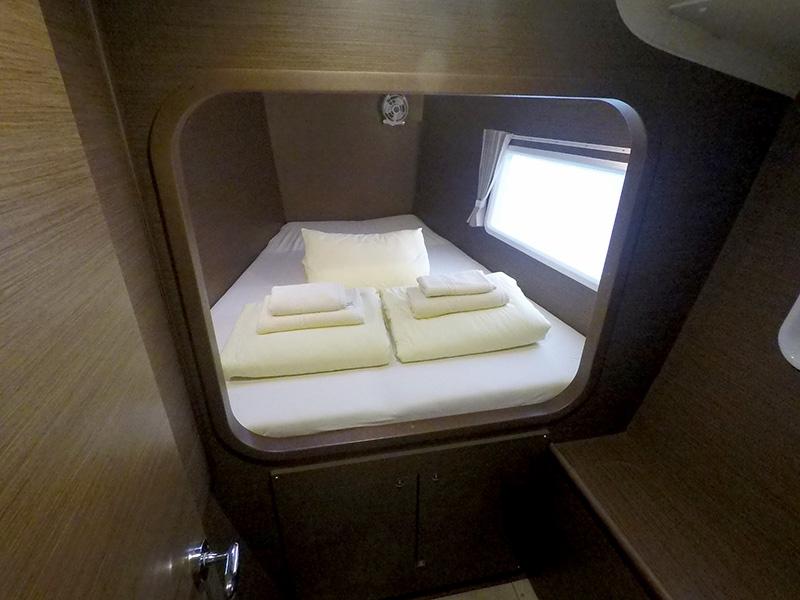 Book yachts online - catamaran - Lagoon 380 - Grey pearl (AC + generator) - rent