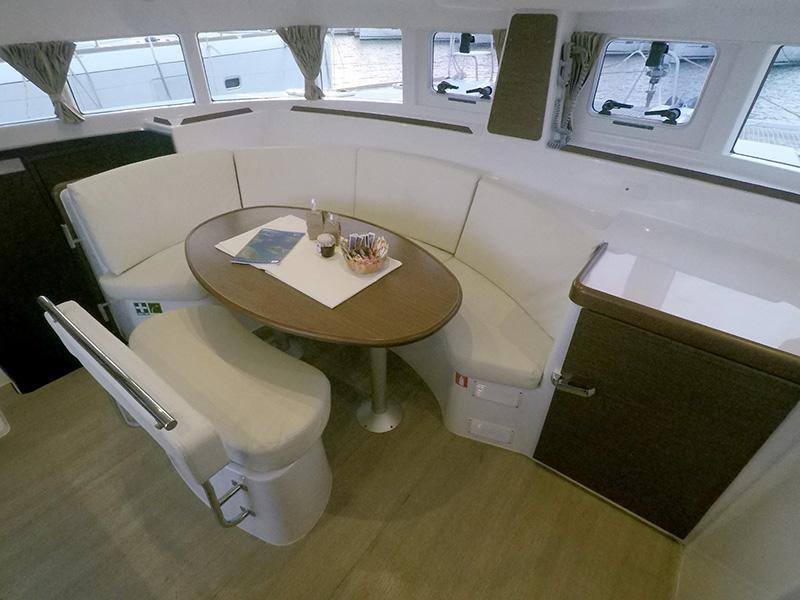 Book yachts online - catamaran - Lagoon 380 - Grey pearl (AC + generator) - rent